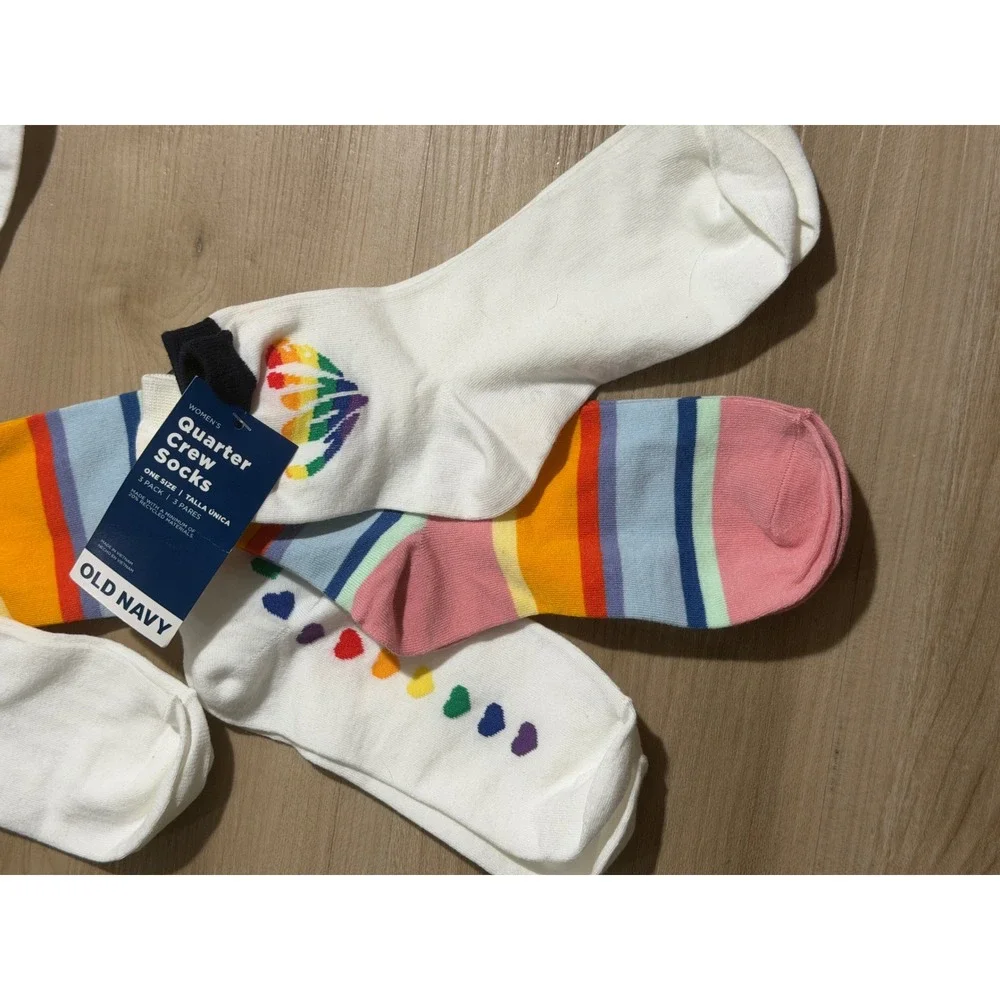 Old Navy Quarter Crew Socks 2 - 3 Packs  White Rainbow Hearts Stripes 3-Pack NEW